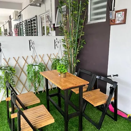 Mieda Rizqi Homestay Kampong Melayu Changkat Larah Exterior photo